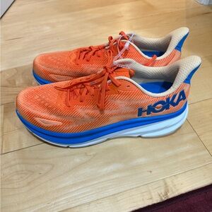 Hoka One One Clifton 9
Vibrant Orange